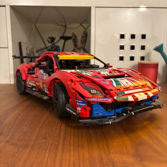 Lego technic 42125 Ferrari 488 gte - Picture 2 of 4